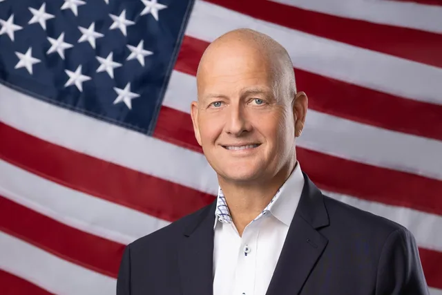 Headshot and portrait with US flag headshotdc dc photographer moshe zusman 3 08dab615b535.JP