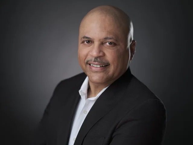 casual and business headshots dc best headshot photographer moshe zusman-3.JPG