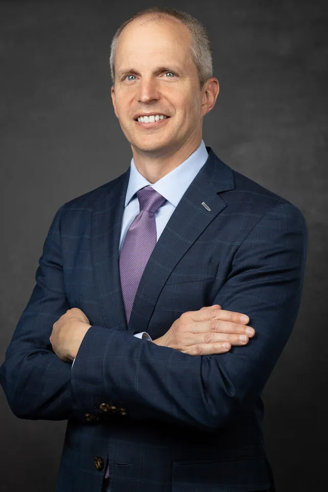 executive men portrait dc photography studio moshe zusman headshotdc gravity backdrop-1.JPG
