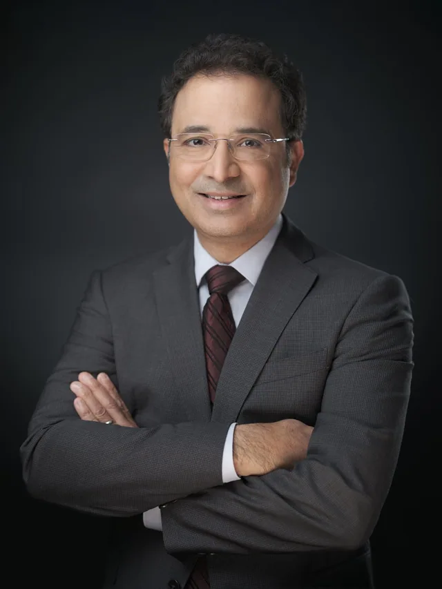 headshots and portraits by headshotdc Moshe Zusman pharma CEO -10.JPG