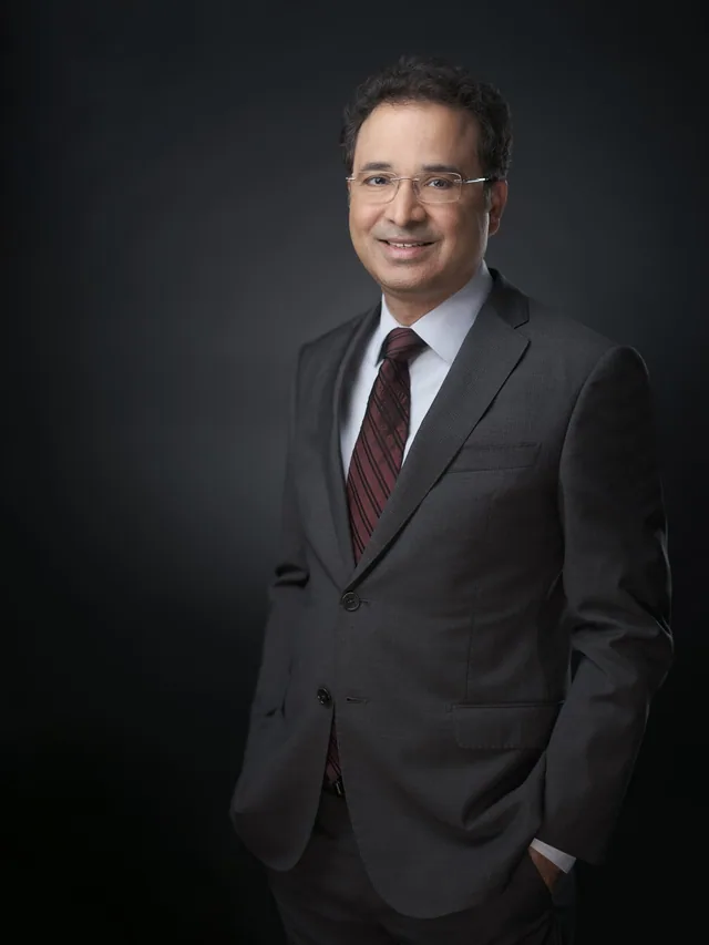 headshots and portraits by headshotdc Moshe Zusman pharma CEO -2.JPG