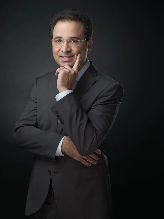 headshots and portraits by headshotdc Moshe Zusman pharma CEO -4.JPG