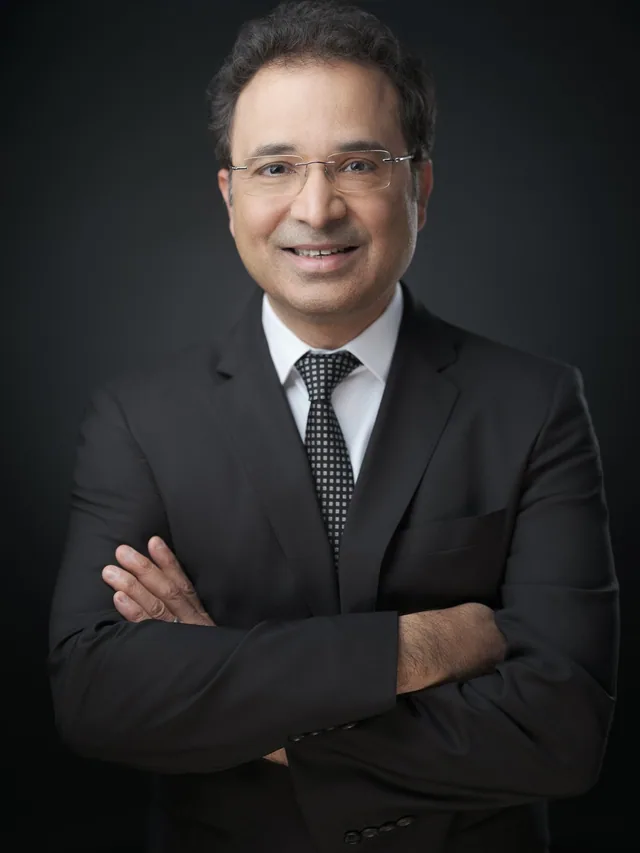 headshots and portraits by headshotdc Moshe Zusman pharma CEO -7.JPG