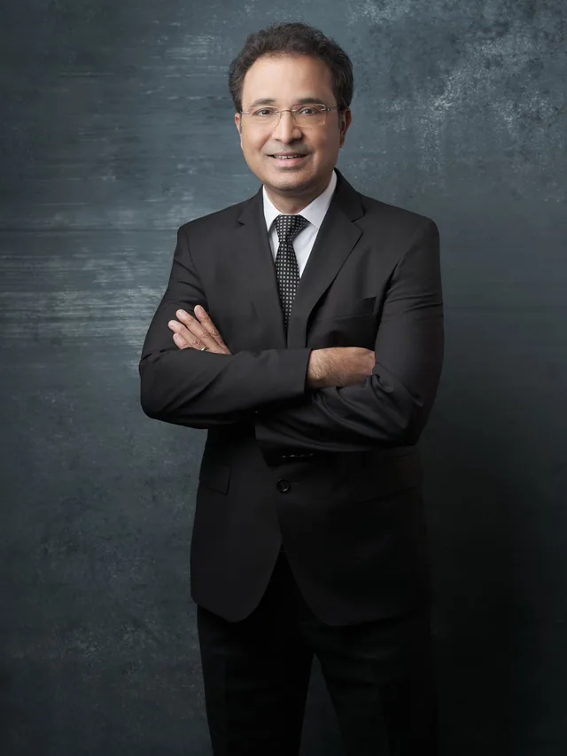 headshots and portraits by headshotdc Moshe Zusman pharma CEO -9.JPG