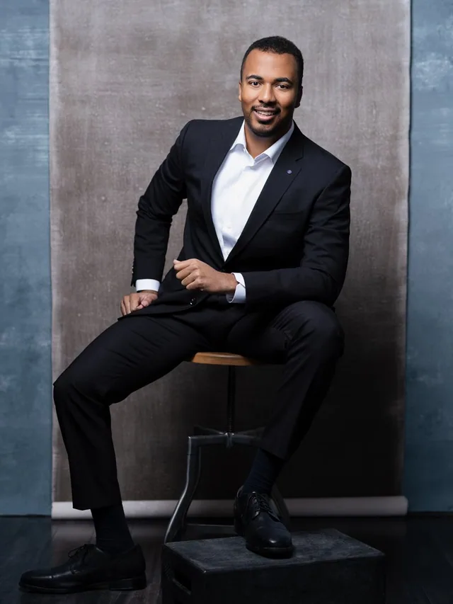 headshots nad portraits dc photographer moshe zusman executives profiles -3.JPG