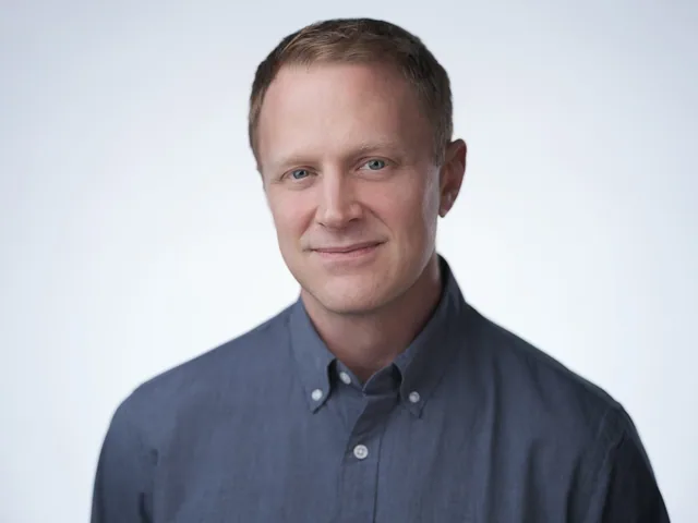 modern headshots for men dcheadshots by moshe zusman photography 20009 -3.JPG