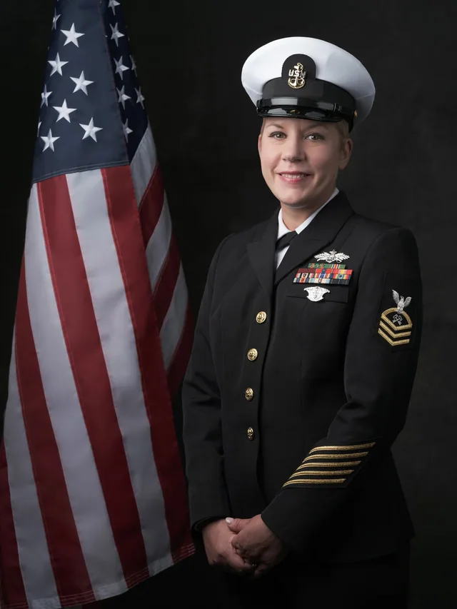 navy veteran formal us flag portrait in uniform military headshotdc moshe zusman-4.JPG