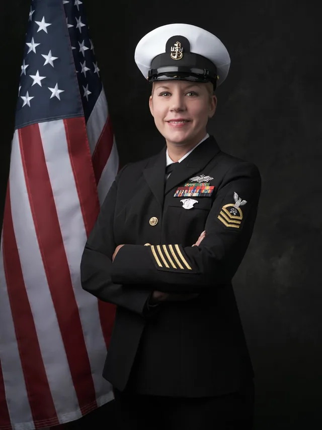 navy veteran formal us flag portrait in uniform military headshotdc moshe zusman-5.JPG