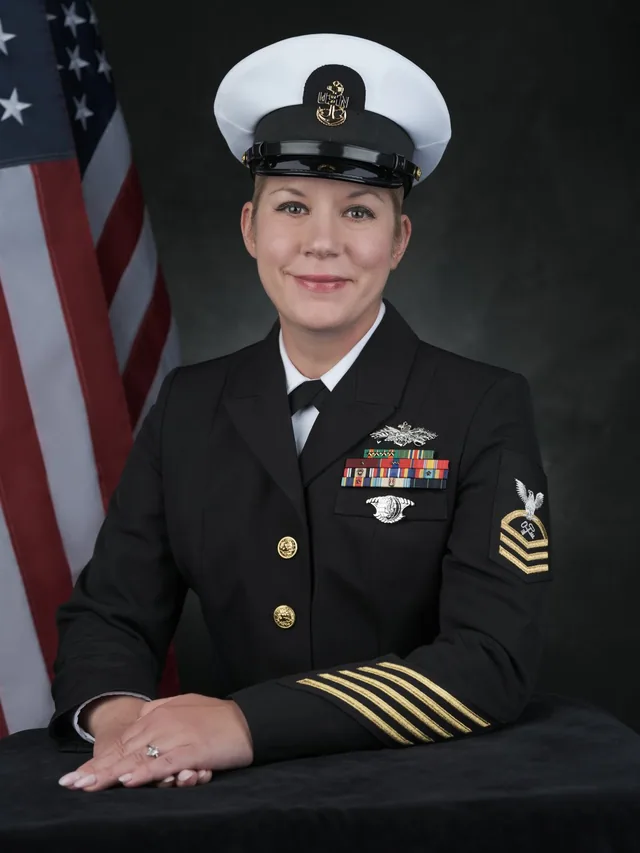 navy veteran formal us flag portrait in uniform military headshotdc moshe zusman-2.JPG
